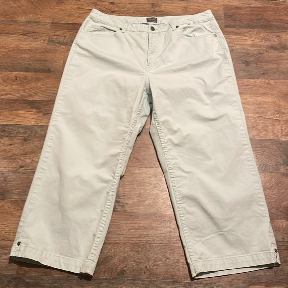 Chico’s Additions Carpi’s.  Chico’s Size 2.  US Standard size 12.‎